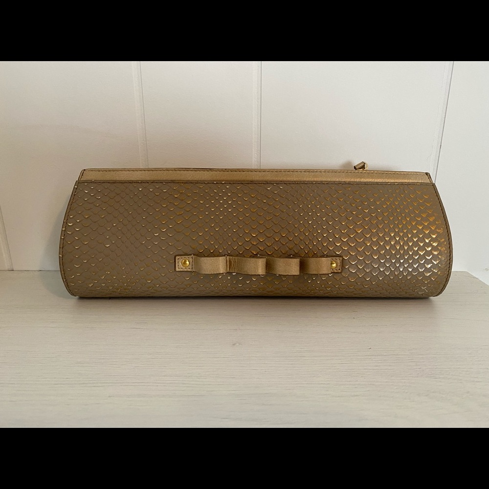 Wren and Roch “street smart” clutch